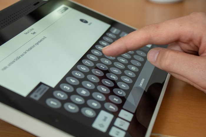 Die Tastatur erinnert an die einer Schreibmaschine. (Bild: Martin Wolf/Golem.de)