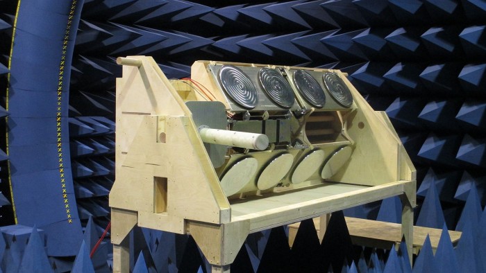 Die Icarus-Antenne, die an der ISS angebracht ist (Bild: Max-Planck-Institut für Ornithologie/MaxCine)