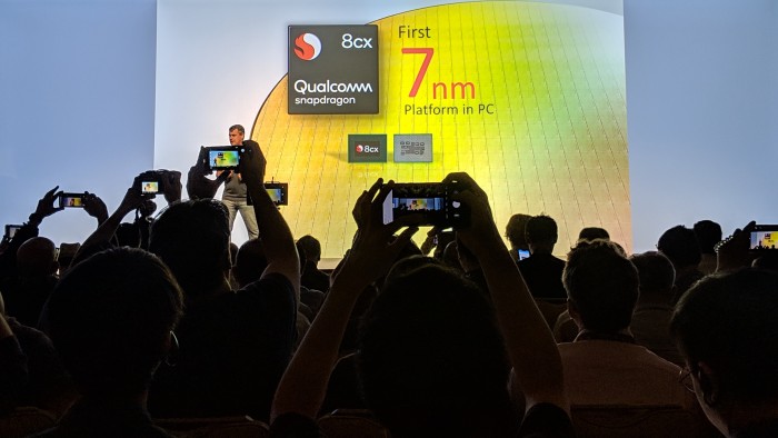 Gefertigt wird das SoC in 7 nm bei der TSMC. (Bild: Marc Sauter/Golem.de) 