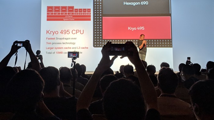 Qualcomm nutzt vier A76 und vier A55 sowie viel Cache. (Bild: Marc Sauter/Golem.de) 