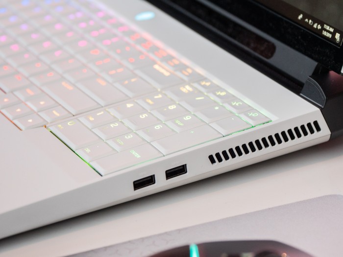 Das Gehäuse ist keilförmig. (Bild: Martin Wolf/Golem.de)