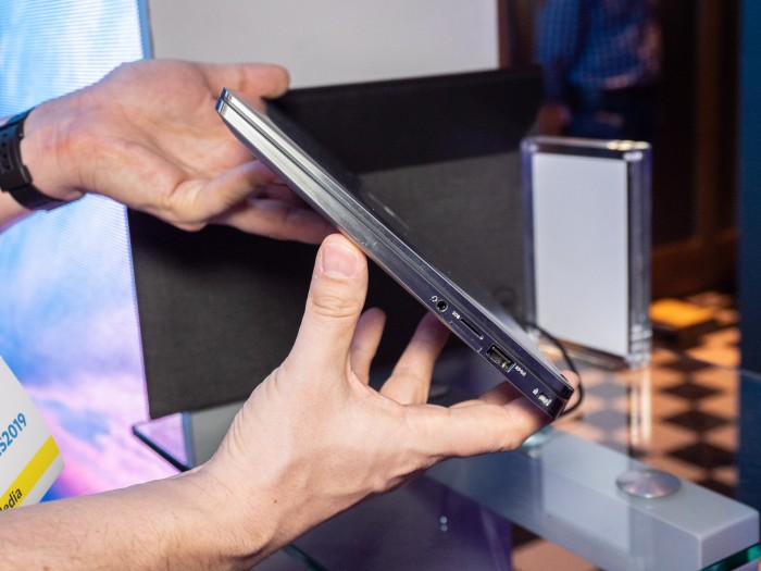 Das Latitude 7400 ist gut verarbeitet. (Bild: Martin Wolf/Golem.de)