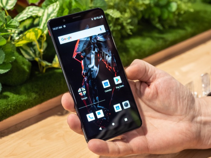 Auf den ersten Blick wirkt das Red Magic Mars unauffällig. (Bild: Martin Wolf/Golem.de)