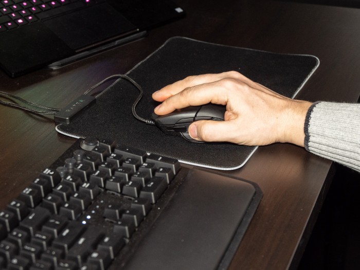 ... und die Maus sorgen für zusätzliche Immersion. (Bild: Martin Wolf/Golem.de)