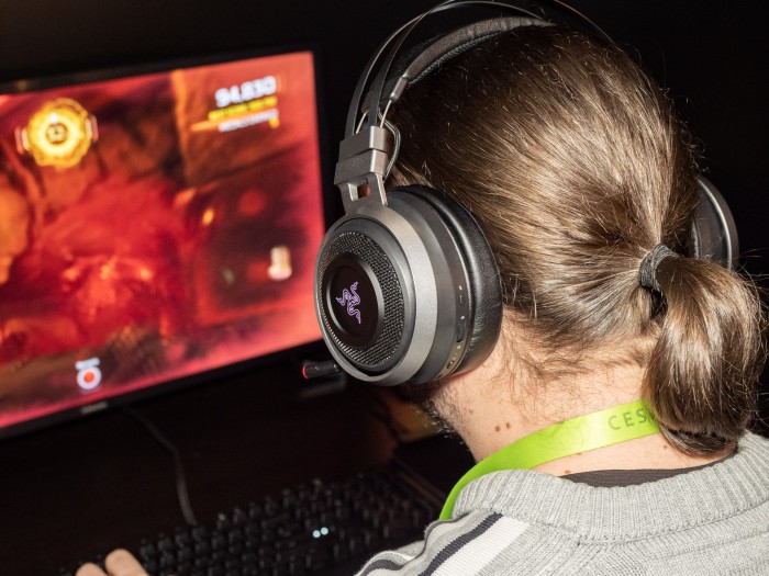 Im Handel erhältlich ist bisher nur das Headset Nari Ultimate. (Bild: Martin Wolf/Golem.de)