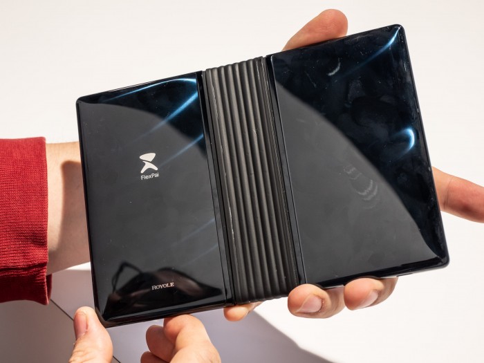 Die Rückseite des Flexpai mit dem Gelenk (Bild: Martin Wolf/Golem.de)