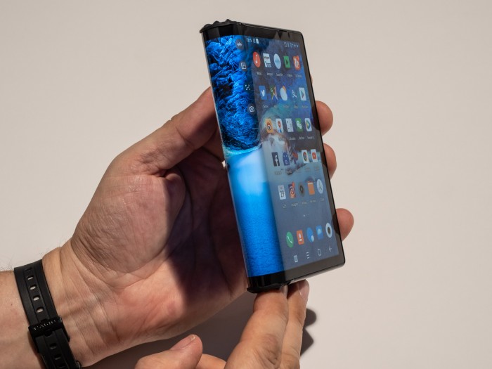 Der Bereich dazwischen soll später einmal für Benachrichtigungen genutzt werden. (Bild: Martin Wolf/Golem.de)