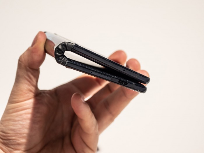 Zusammengeklappt ist das Flexpai verhältnismäßig dick. (Bild: Martin Wolf/Golem.de)