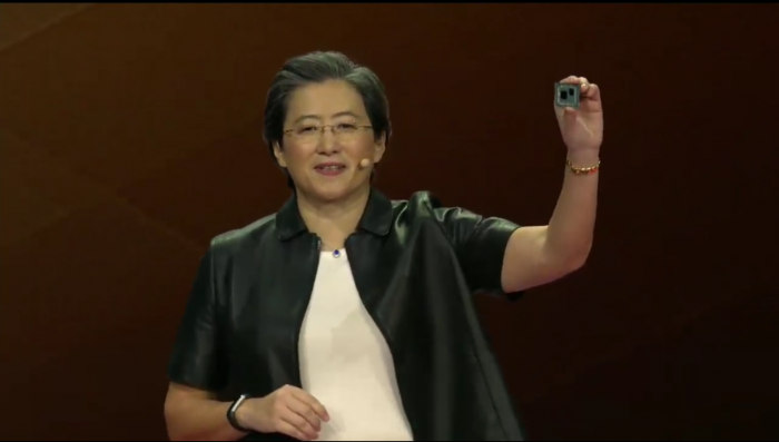 Lisa Su zeigt einen Ryzen 3000. (Bild: AMD)