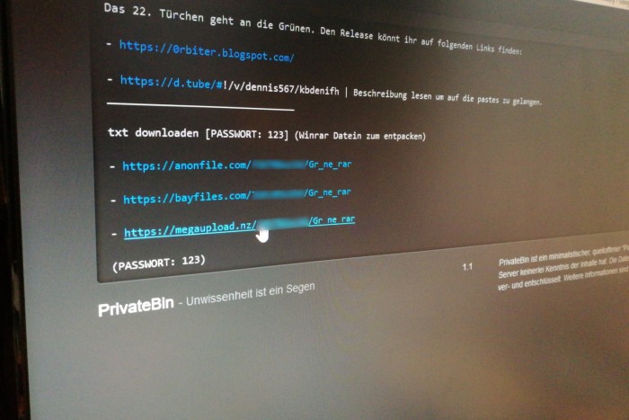 Auf Pastebin fanden sich Übersichtdateien, die weiterführende Links auf Hostingplattformen enthielten. (Foto: Friedhelm Greis/Golem.de, Unkenntlichmachung von Golem.de)
