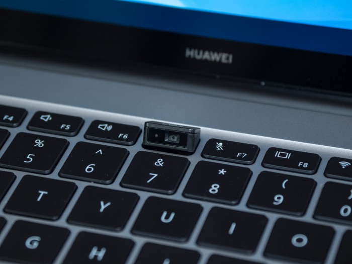 Die Webcam ist wie beim Matebook X Pro zwischen den F-Tasten eingebaut und versenkbar. (Bild: Martin Wolf/Golem.de)