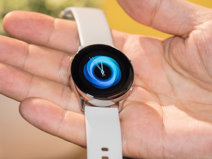 Samsungs neue Smartwatch Galaxy Watch Active (Bild: Martin Wolf/Golem.de)