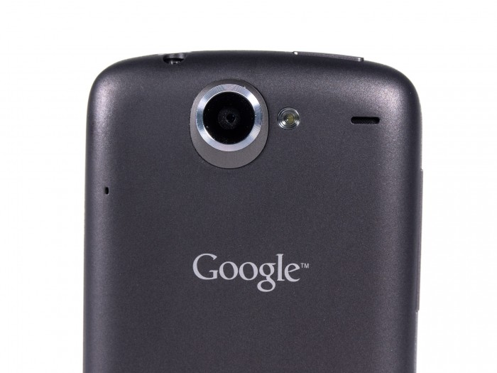 Auf der Rückseite ist die einzige 5-Megapixel-Kamera verbaut. (Bild: Martin Wolf / Golem.de)