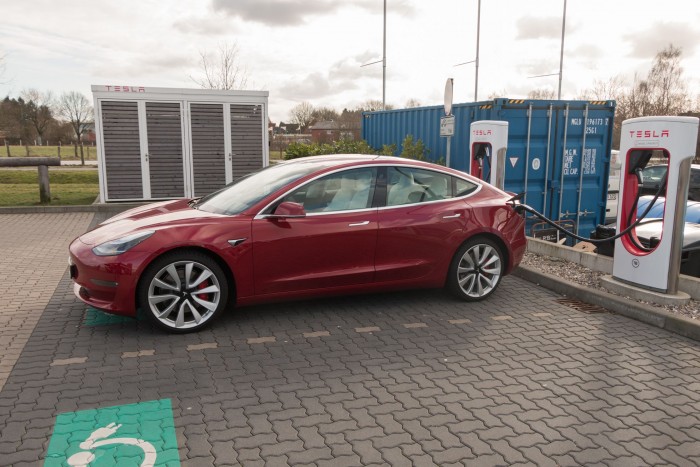 Geladen haben wir an einem Supercharger.  (Bild: Werner Pluta/Golem.de)