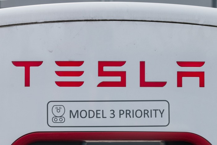 Der muss für das Model 3 umgerüstet sein, ... (Bild: Werner Pluta/Golem.de)