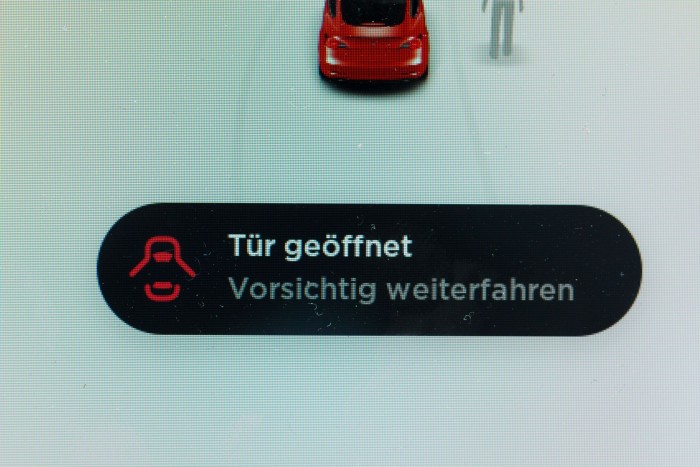 Auf dem Bildschirm wird darauf aufmerksam gemacht. (Bild: Werner Pluta/Golem.de)