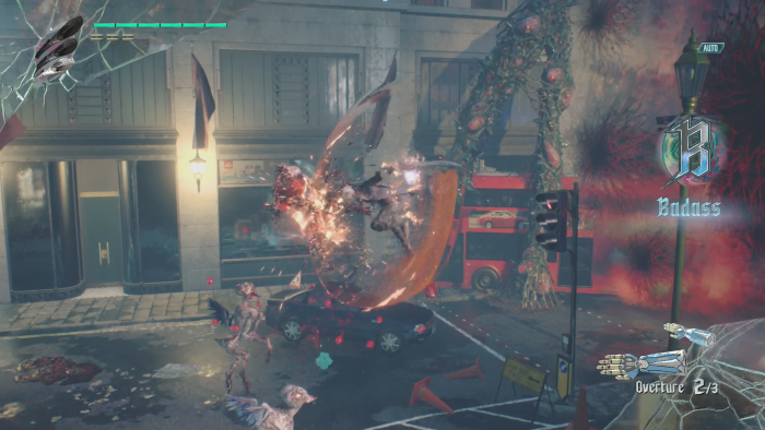 In den Straßen von London räumen wir mit Monstern auf. (Bild: Capcom/Screenshot: Golem.de)