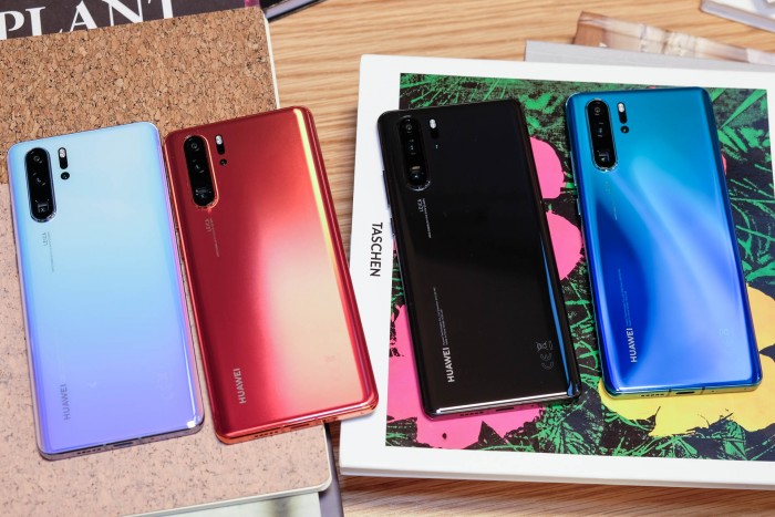 Das Smartphone kommt in vier Farben nach Deutschland. (Bild: Tobias Költzsch/Golem.de)