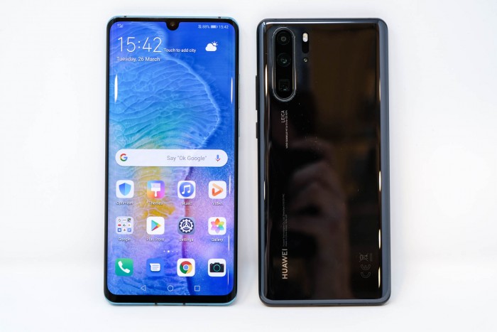 Die Vorder- und Rückseite des P30 Pro (Bild: Tobias Költzsch/Golem.de)