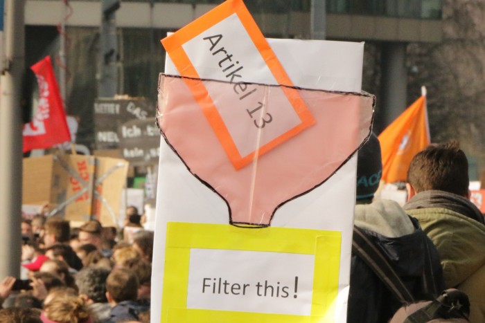 Vor allem die Uploadfilter wurden auf jede erdenkliche Weise thematisiert. (Foto: Friedhelm Greis/Golem.de)