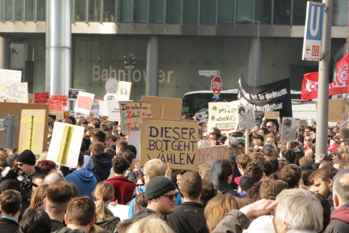 Viele Demonstranten wollten mit ihrer Teilnahme zeigen, dass sie keine elektronischen Bots sind. (Foto: Friedhelm Greis/Golem.de)