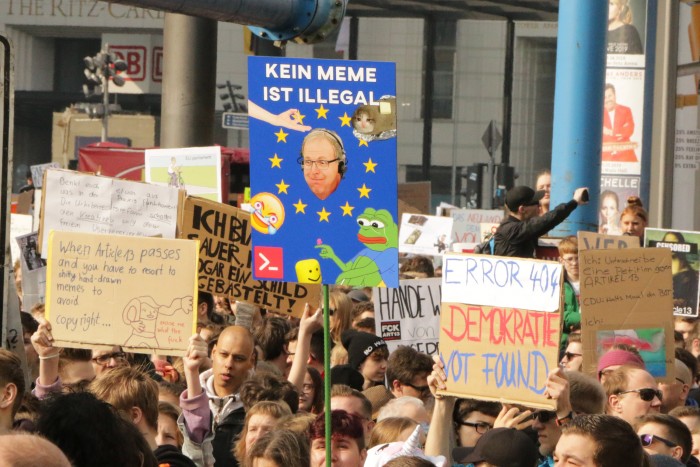 Viele Nutzer befürchten, dass die Upoloadfilter keine Meme erkennen können und sie daher blockieren. (Foto: Friedhelm Greis/Golem.de)