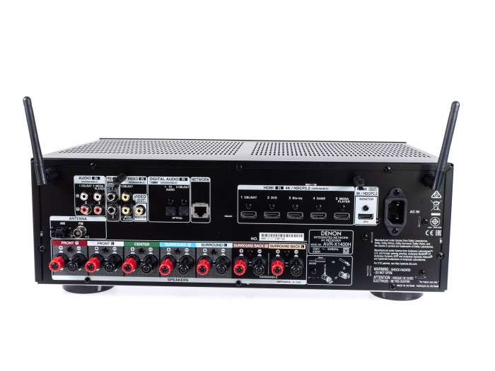 Allerdings hat der Denon Eingänge für fünf HDMI-Geräte und sieben Lautsprecherausgänge. (Foto: Martin Wolf/Golem.de)