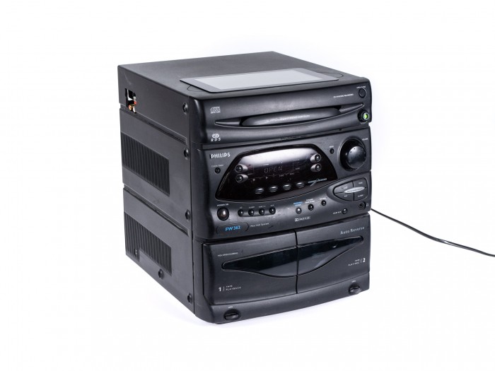 Eigentlich Elektroschrott: eine Kompaktanlage Philips FW 362 von 1999 (Foto: Martin Wolf/Golem.de)