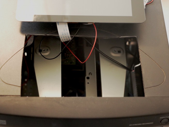 Aus dem Gehäuse wird eine Aussparung für das Display herausgeschnitten. (Foto: Friedhelm Greis/Golem.de)