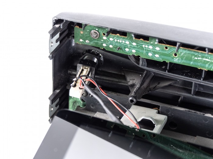 Ein Schalter für das Display ermöglicht die Nutzung des HDMI-Ausgangs für einen Fernseher. (Foto: Martin Wolf/Golem.de)