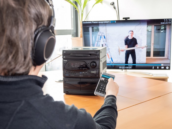 Durch Kodi wird auch ein älterer Fernseher wieder smarter. (Foto: Martin Wolf/Golem.de)