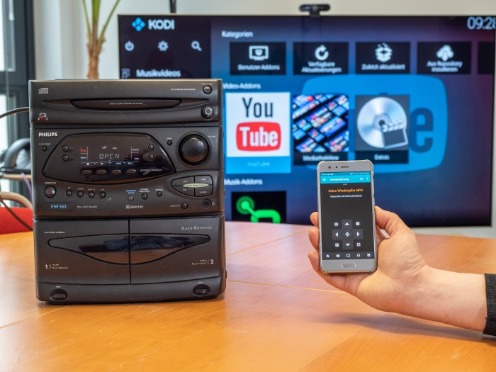 Die Steuerung erfolgt dann über die App Kore. (Foto: Martin Wolf/Golem.de)