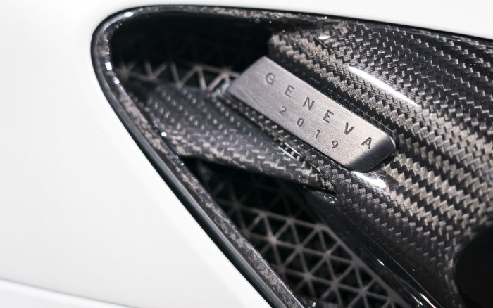 Das Fahrzeug wird in Handarbeit aus Karbon gebaut. (Bild: Pininfarina)