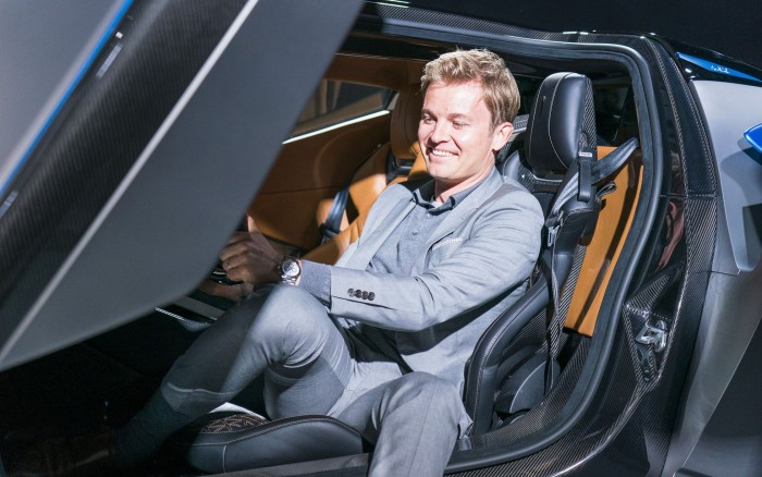 Ex-Formel-1-Weltmeister Nico Rosberg in dem Elektrosportwagen. (Bild: Pininfarina)