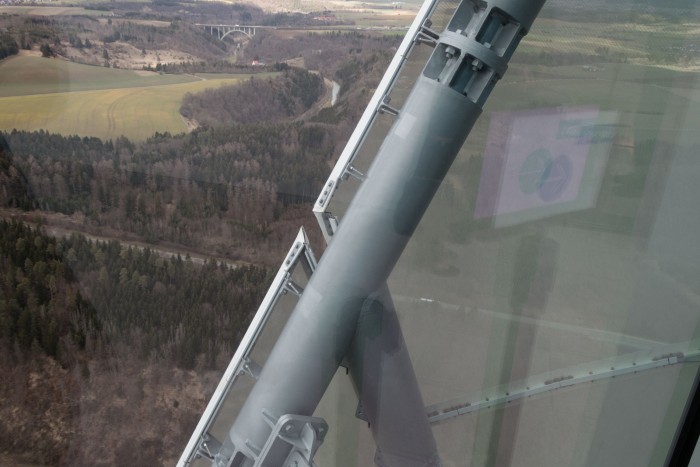 Der Turm ist aus Beton und mit einer transparenten Membran bespannt. (Bild: Werner Pluta/Golem.de)