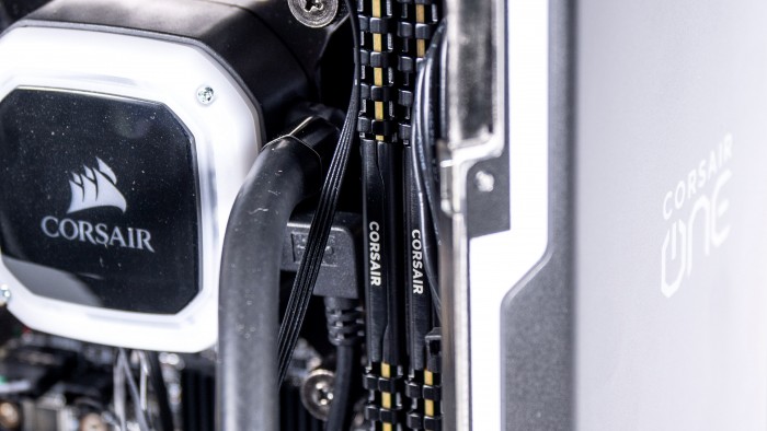 Corsair One i160 (Bild: Marc Sauter/Golem.de)