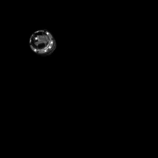 Ein Bild von DSI kurz nach Abtrennung von Hayabusa. Das Bild wurde mit Blitzlicht aufgenommen, die hellen Flächen sind Reflektorstreifen.