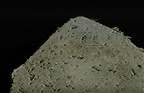 Diese Aufnahme von Ryugu zeigt oben rechts den Moment des Einschlags des Projektils.
