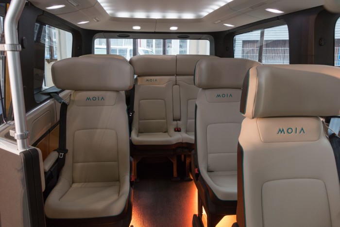 In dem Kleinbus können sechs Passagiere mitfahren. (Bild: Werner Pluta/Golem.de)