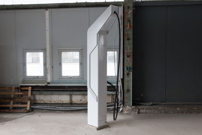 An Gleichstrom-Schnellladern, die mit 100 kW laden, ... (Bild: Werner Pluta/Golem.de)