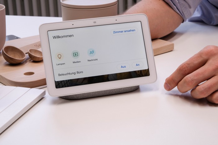 Das Drop-Down-Menü des Nest Hub (Bild: Tobias Költzsch/Golem.de)