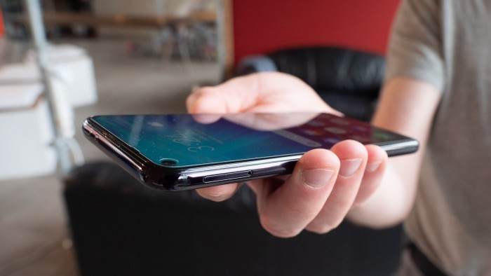 Honor 20 Pro - Hinweis von Honor: "Bei den gezeigten Geräten der Honor-20-Serie handelt es sich um Demoversionen, die sich in Aussehen und Funktion von der finalen Version unterscheiden können." (Bild: Heiko Raschke/Golem.de)