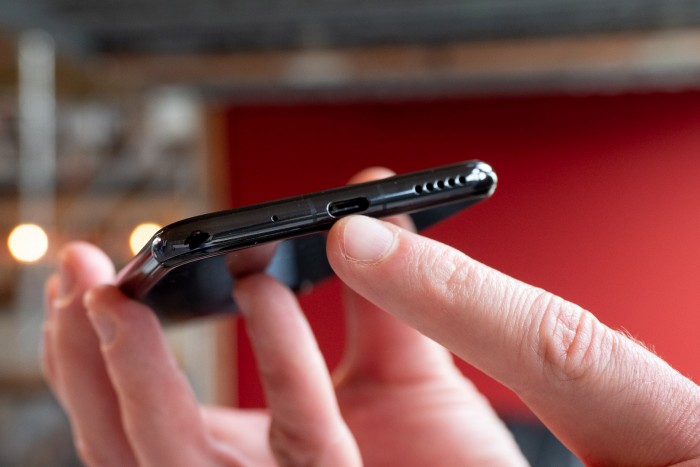Honor 20 Pro - Hinweis von Honor: "Bei den gezeigten Geräten der Honor-20-Serie handelt es sich um Demoversionen, die sich in Aussehen und Funktion von der finalen Version unterscheiden können." (Bild: Heiko Raschke/Golem.de)