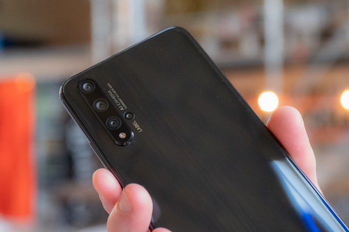 Honor 20 Pro - Hinweis von Honor: "Bei den gezeigten Geräten der Honor-20-Serie handelt es sich um Demoversionen, die sich in Aussehen und Funktion von der finalen Version unterscheiden können." (Bild: Heiko Raschke/Golem.de)