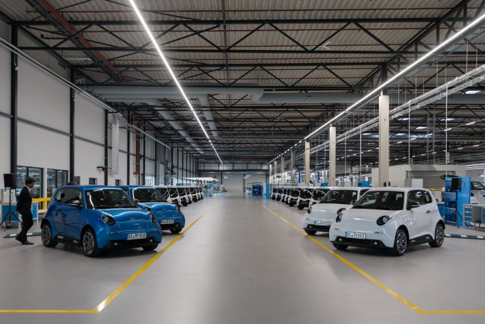 Es gibt ihn nur in zwei Farben. Grund ist, dass die Karosserieteile aus Kunststoff durchgef&auml;rbt und nicht lackiert sind. (Bild: Werner Pluta/Golem.de)