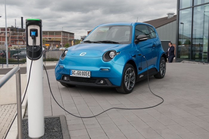 Grund sei, dass Schnellladeeinrichtungen noch zu teuer seien, sagt Schuh. (Bild: Werner Pluta/Golem.de)