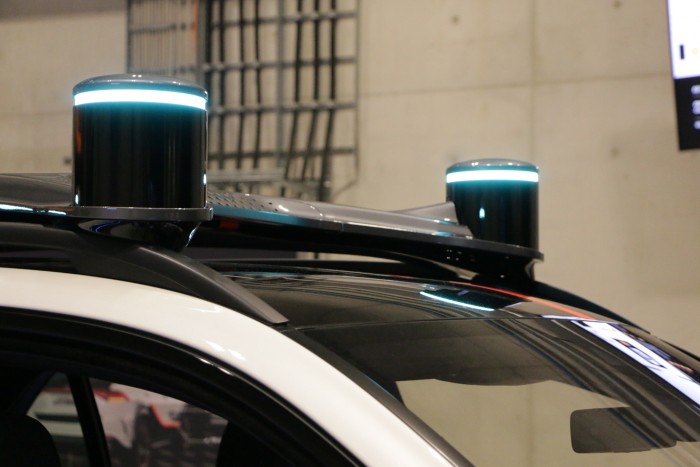 Die Aufsätze dienen der Kommunikation selbstfahrender Autos mit anderen Verkehrsteilnehmern. (Foto: Friedhelm Greis/Golem.de)