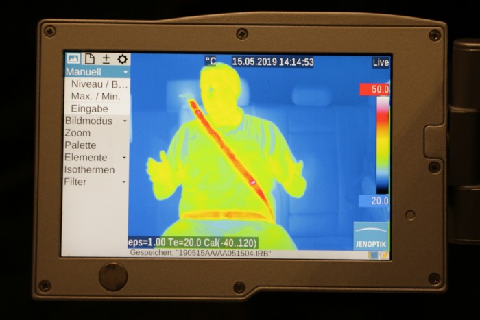 Gurtmuffel sollen durch beheizbare Gurte zum Anlegen motiviert werden.  (Foto: Friedhelm Greis/Golem.de)