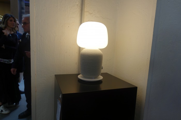 Der Lampen-Lautsprecher ist Sonos-kompatibel. (Bild: Ingo Pakalski/Golem.de)