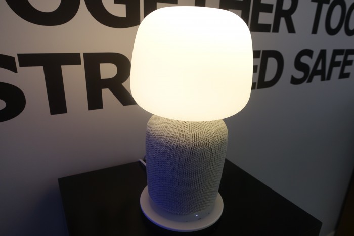 Der große Symfonisk-Lautsprecher sieht mehr nach Lampe als nach Lautsprecher aus. (Bild: Ingo Pakalski/Golem.de)